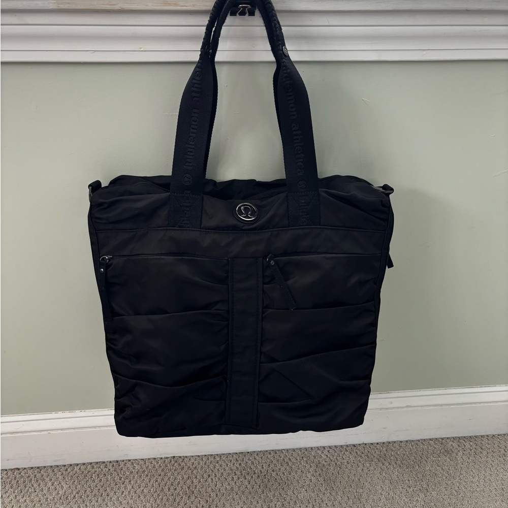 Black Lululemon “Fast in Flight” bag